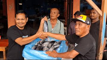 GAPI Salurkan Ratusan Kilogram Ikan untuk Korban Banjir