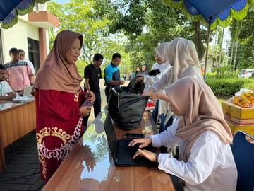 Akhir Tahun, Bandara Sultan Hasanuddin Salurkan Bantuan Sembako