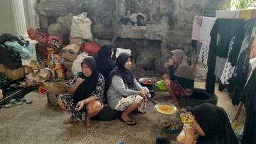 Warga Pagelaran Dirikan Dapur Umum Mandiri di Tengah Banjir