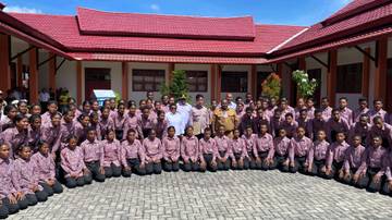 Tiba di Biak, Wapres Gibran Kunjungi Sekolah Rakyat