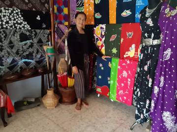 Dari Menulis Puisi, Melukis Lalu Membatik: Tembo Batik