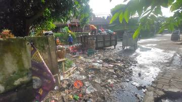 Menyapa Pagi Bersama Penjaga Kebersihan Kota