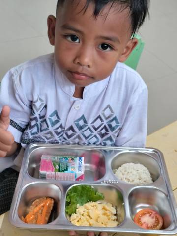 Antusias Siswa TK Suryalaya Sambut MBG