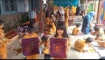 Siswa- Siswi Srambi PAUD Center Diajari Membatik