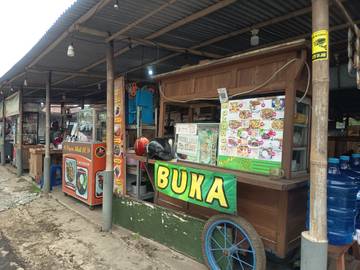 Libur Kuliah, Pendapatan Pedagang Sekitar UIN Saizu Menurun