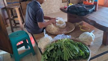 Pedagang Bakso Bertahan di Tengah Pasokan Daging yang Terbatas