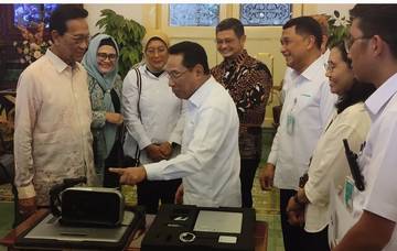 Wamenkes Serahkan Alat Deteksi TBC ke Pemda DIY
