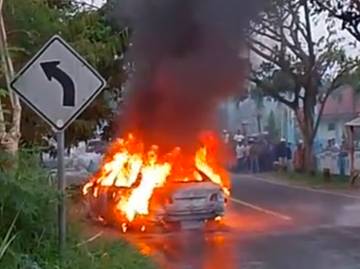 Mobil Mewah Terbakar di Sampang