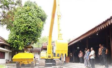 Kecamatan Kemranjen Manfaatkan Alat Berat untuk Mitigasi Banjir