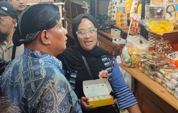 Wakil Menteri UMKM Borong Bakpia di Malioboro