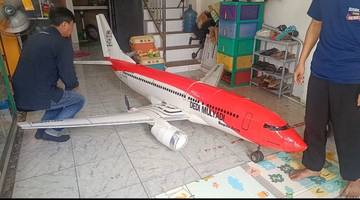 Pemuda Cigombong Membuat Replika Boeing dari Barang Bekas