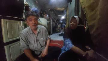 Impian Di Balik Rumah Bocor Pak Arif