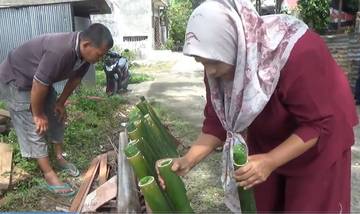 Tradisi Malamang Menyambut Ramadan di Padang