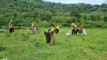 Gandeng RRI, Koperasi Wisata Arung Jeram Lukup Badak Kutip Sampah di Daerah Aliran Sungai Peusangan. Selengkapnya disampaikan Satiran