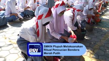 Rayakan Kemerdekaan RI Ke-78, Pelajar Sragen Cuci 1000 Bendera Merah Putih