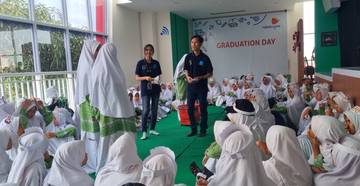 SMPIT Putri Al Multazam Kuningan melakukan Wisata Literasi ke Gramedia
