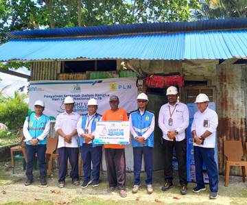 "Light Up The Dream" PLN  Biak Sasar Keluarga Tidak Mampu