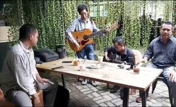 Stronger Band Bangun Kinerja "Om Polisi" Dengan Lirik Lagu