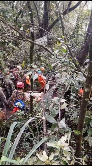 Jenazah Siska Afrina Berhasil Dievakuasi dari Puncak Marapi