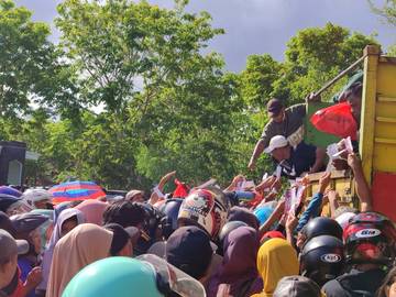 Ribuan warga Baubau desak-desakan di Pasar Murah Pemerintah Provinsi
