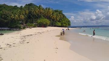Libur Tahun Baru, Warga Sorong Berwisata ke Pulau Matan