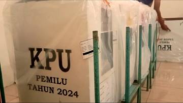 Kedatangan Logistik Pemilu TPS 13 Wonogiri Dijaga Ketat Pihak Keamanan