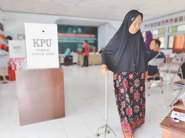 KPPS Jemput Bola Tunaikan Pemilih Jompo Memilih